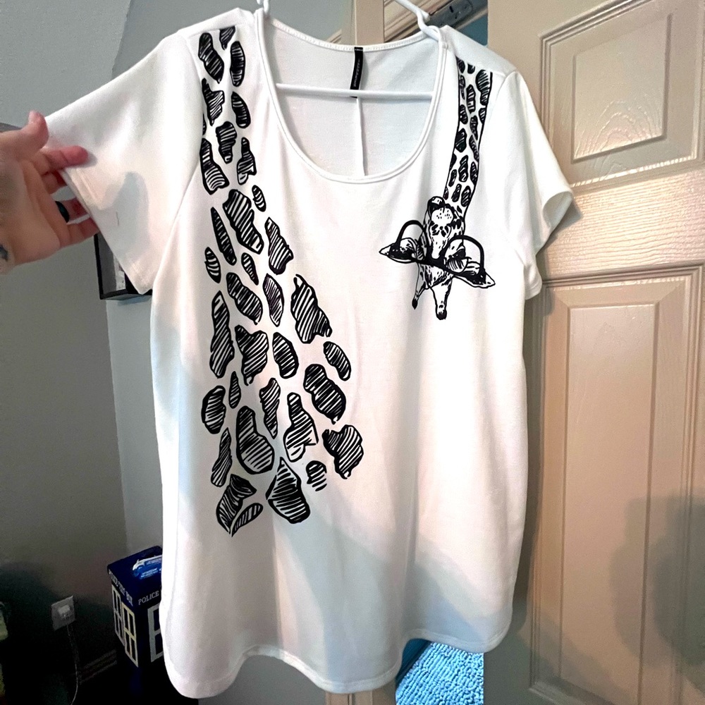 NWOT, 1x, giraffe shirt